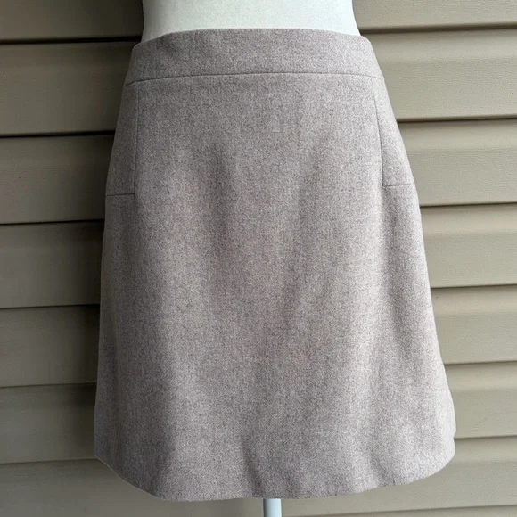 •J. Crew• Light Tan Wool Blend Skirt - Size 12 - Picture 1 of 7